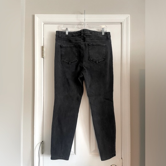 Woman’s Jeans - Picture 2 of 3